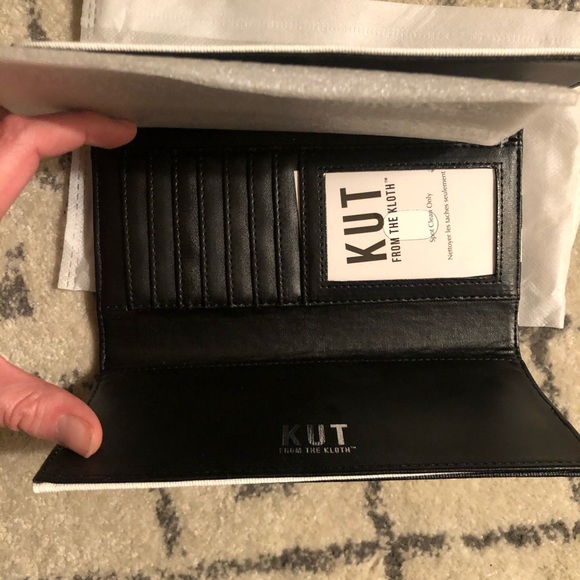 Kut from  the Cloth Black and White Fold Wallet - Picture 5 of 6